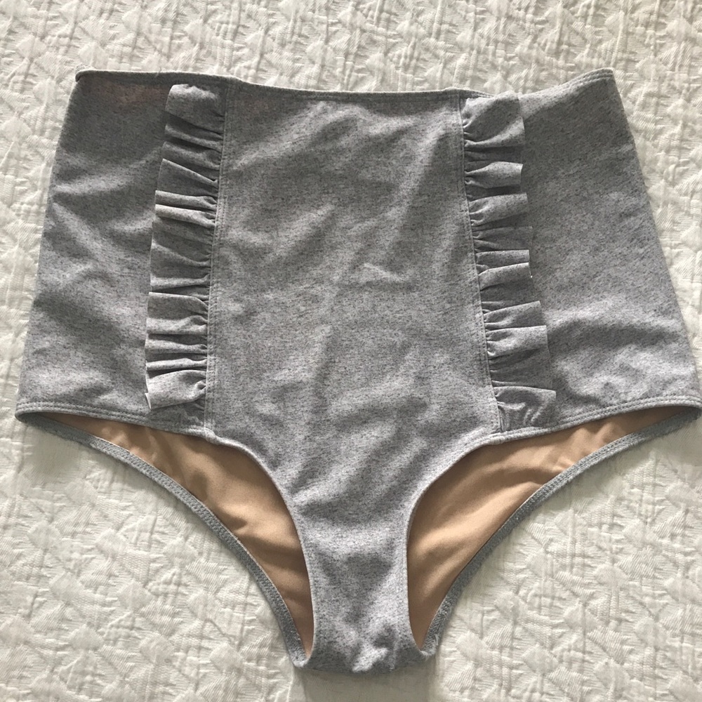 Medium Heather Ruffle Bottoms